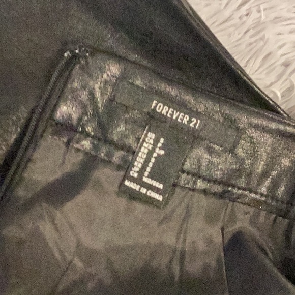 Forever 21 faux leather black mini skirt size small - Picture 5 of 6